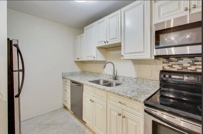 Foto del edificio - 1516 Hinman Ave