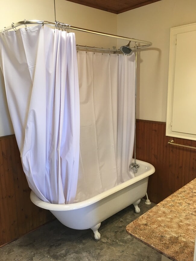 1st Floor Bathroom - 3485 Lincoln Rd