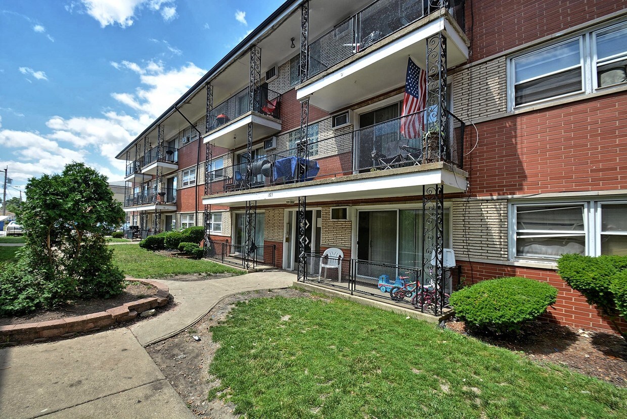 1121 W 127th St Apartments Calumet Park, IL