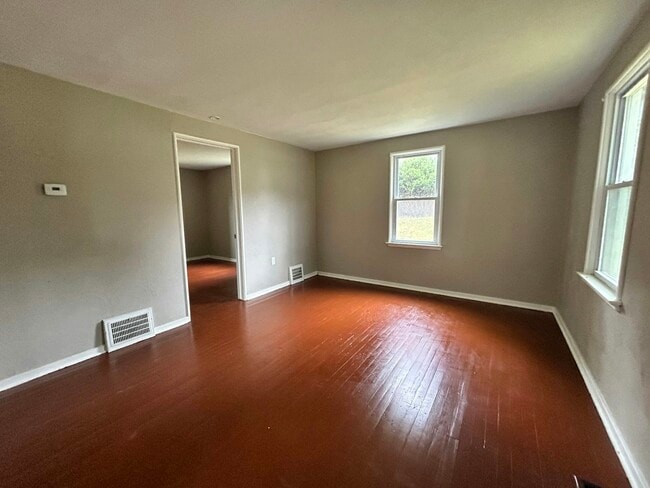 Building Photo - 151 Collins Dr