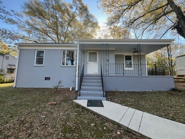 Building Photo - Cozy 2 bedroom 1 bath house!