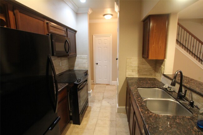 Foto del edificio - 17627 Red Oak Dr