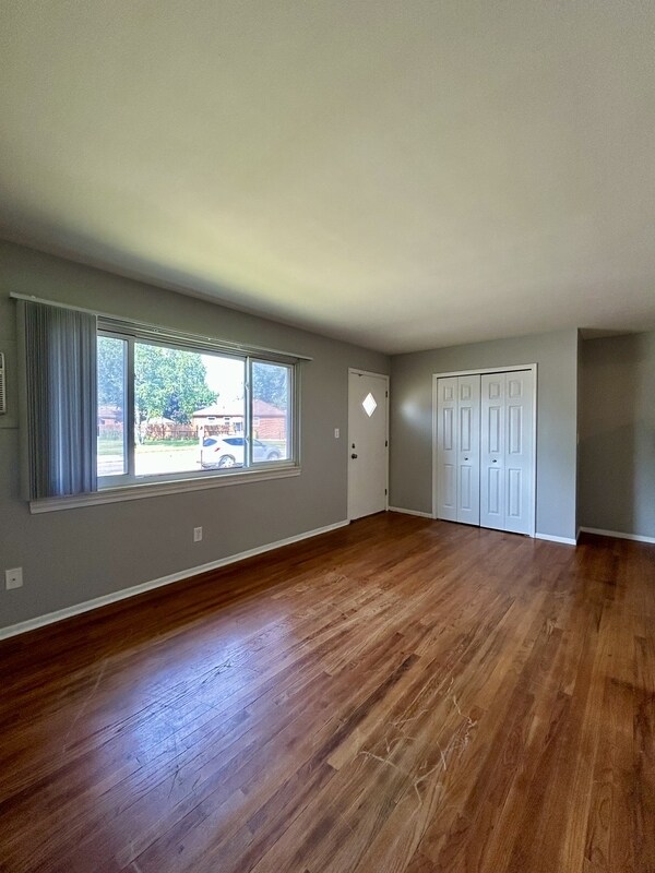 Foto del edificio - 1450 Goddard Rd