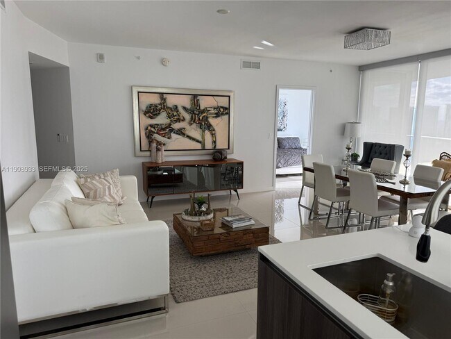 Foto del edificio - 488 NE 18th St