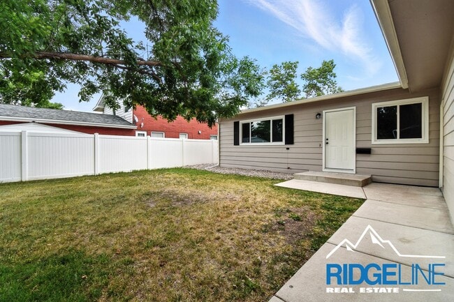 Building Photo - Fox Farm one level home ready for you to e...