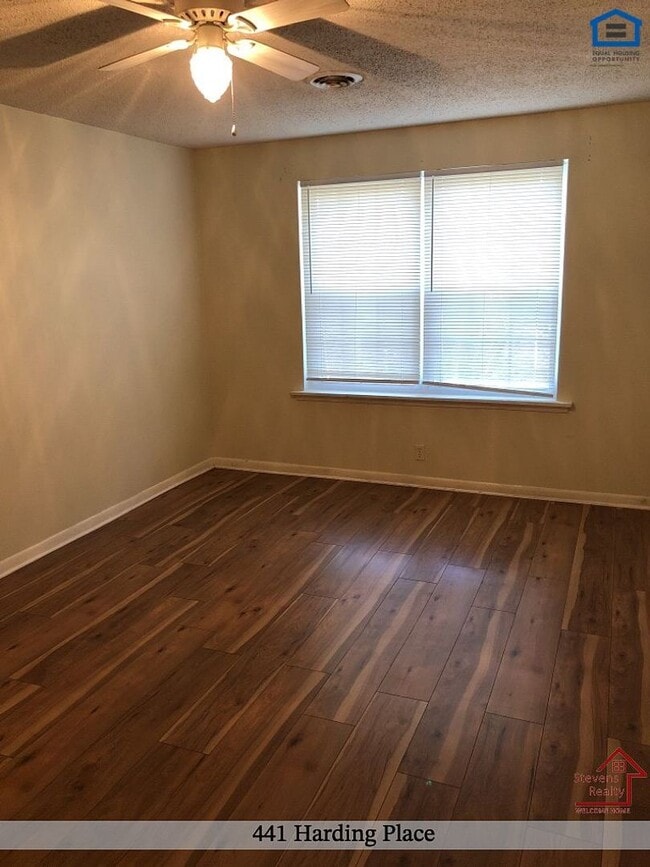 Foto del edificio - 441 Harding Pl