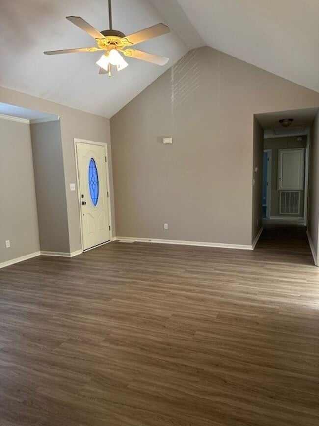 Building Photo - 305 Towbridge Ln
