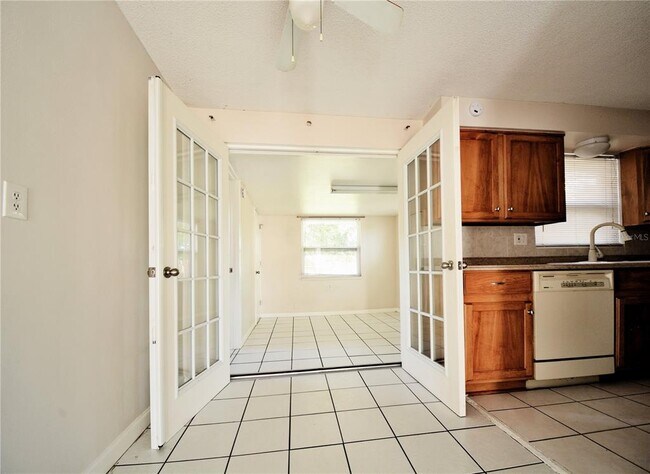 Building Photo - 1754 Debonair Dr