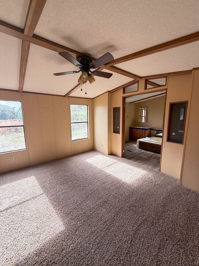 Building Photo - 770 US-90