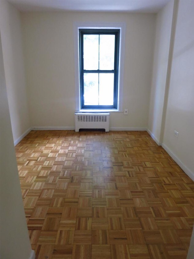 Foto principal - 449 E 78th St