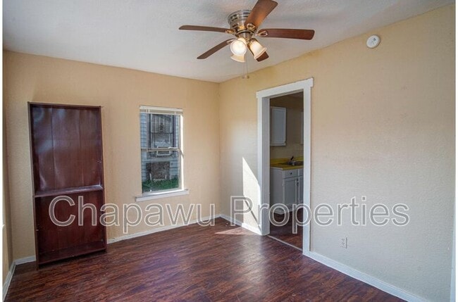 Foto del edificio - 819 Larry St