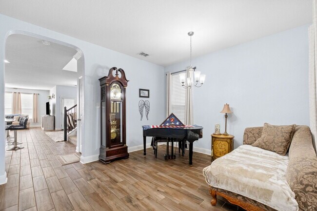 Building Photo - 6048 Akin Song