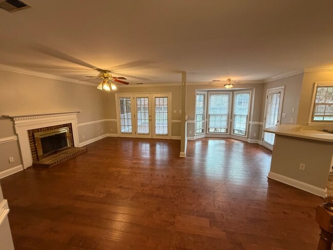 Foto del edificio - Spacious Four Bedroom Home Near Quail Hollow Neighborhoods!