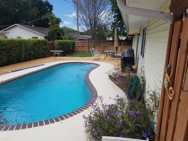 Foto del edificio - 3 br, 2 bath House - 3530 Aladdin Ave