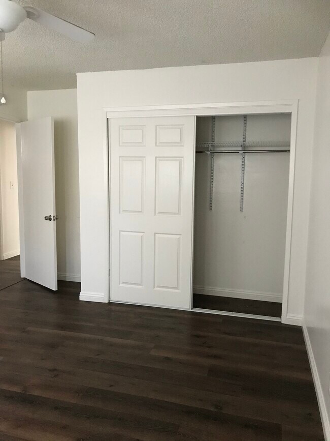 Building Photo - 205 Mooney Dr