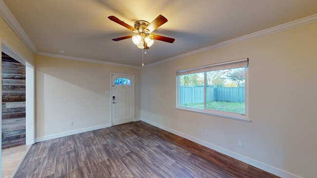 Foto del edificio - 15451 Marty Dr