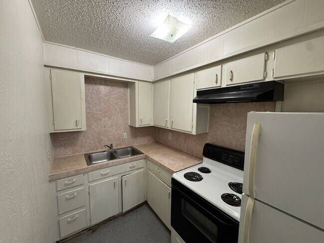 Building Photo - MOVE IN SPECIAL- Cozy 1-Bedroom Unit in Lubbock – Ideal for Urban Living!