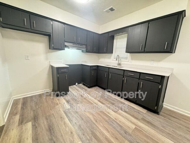 Building Photo - 5038 Wellborn Dr