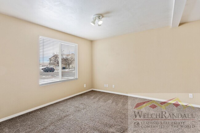 Building Photo - 2 Bedroom 1.5 Bath Ogden Home