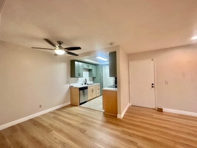Building Photo - Newly Renovated 1 BD / 1 BA W/ Large Priva...