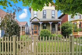Building Photo - 1682 Bagley St