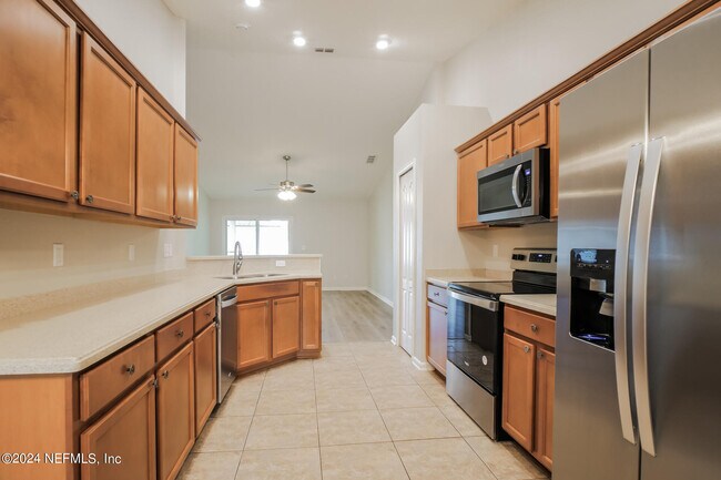 Building Photo - 347 Sunshine Dr