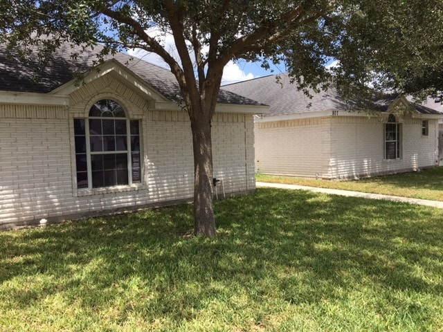 Building Photo - 807 N Cross Ln
