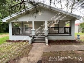 Building Photo - 206 4th St W