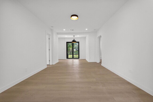 Foto del edificio - 81 NW 45th St