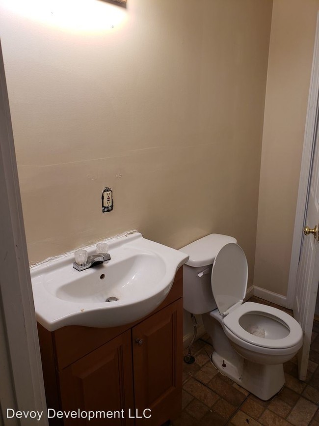 Building Photo - 2 br, 1.5 bath House - 10020 Stimson Dr.