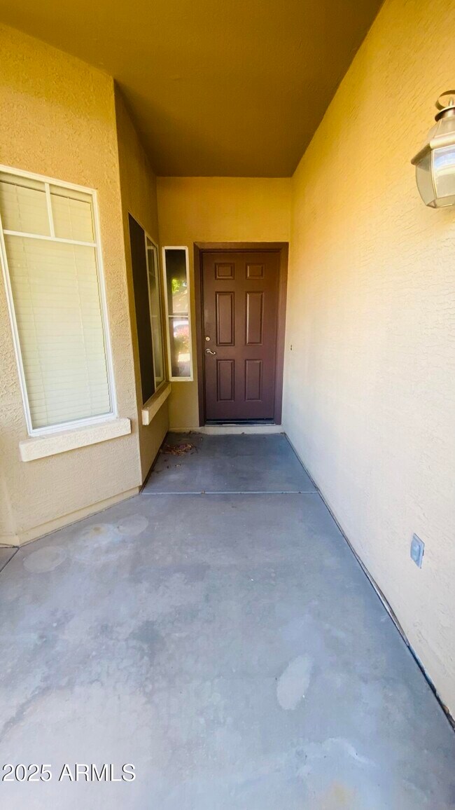Foto del edificio - 8147 W Ross Ave