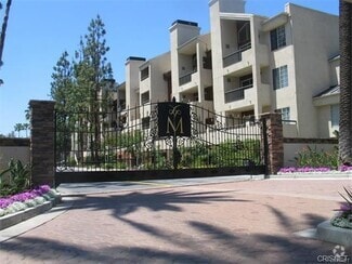 Building Photo - 5510 Owensmouth Ave