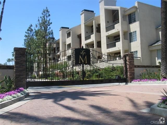 Building Photo - 5510 Owensmouth Ave