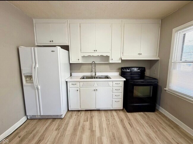 Foto del edificio - 4002 Rookwood Ave