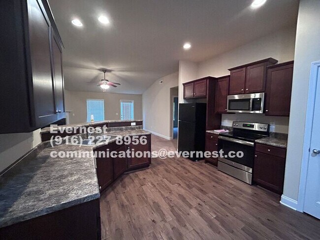 Foto del edificio - 338 Ivy Hills Cir