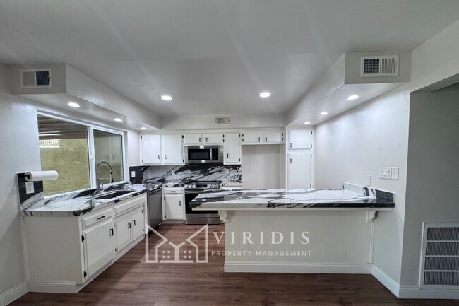 Foto del edificio - 930 Olive Dr