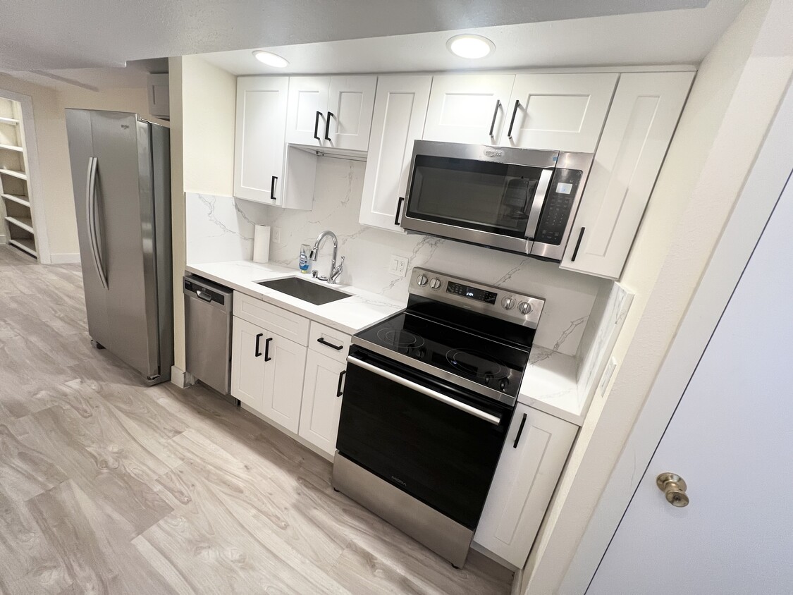Foto principal - 12156 12th Ave NW