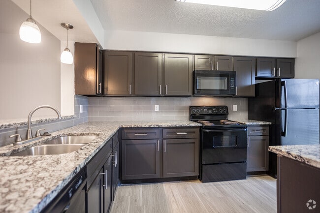 2 habitaciones, 2 baños - 1011 pies cuadrados - Cocina - Timbers Apartment Homes