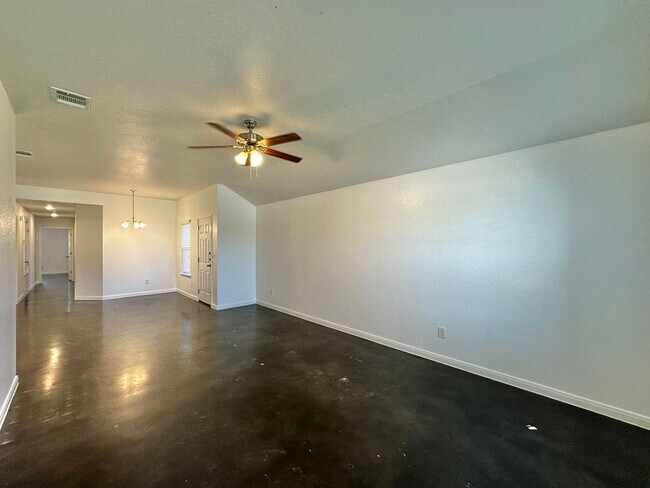 Foto del edificio - 4507 Skyflower Ln
