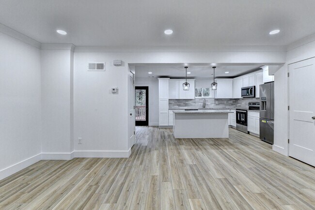 Building Photo - 3239 Castleberry Rd