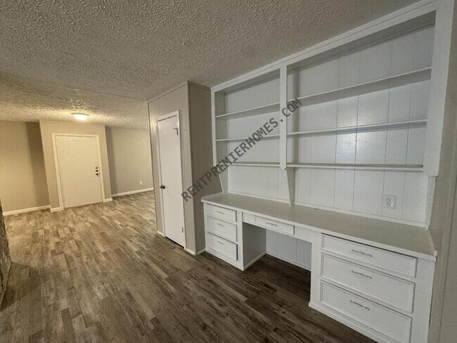 Foto del edificio - 3214 Three Pines Dr