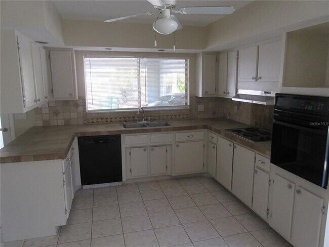 Foto del edificio - 1275 Price Cir NW