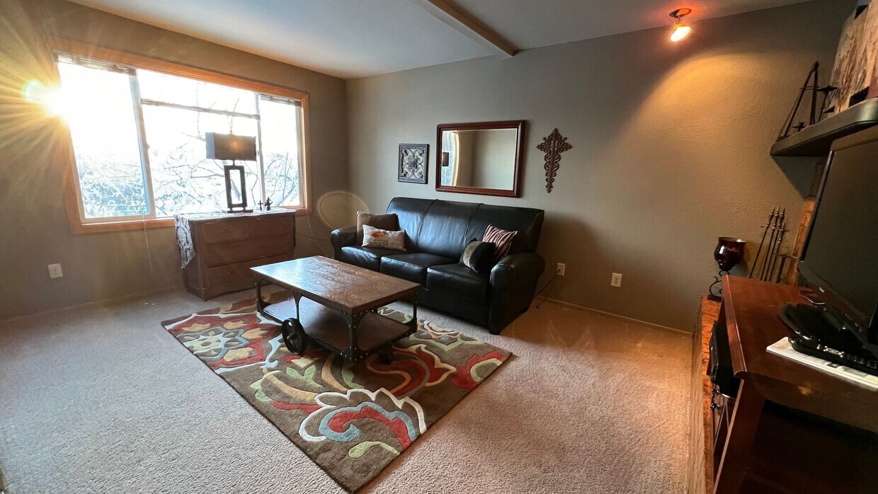 Primary Photo - 2 Bedroom Jewel Lake Condo with Beautiful ...