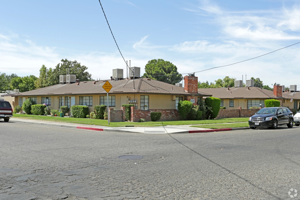 Primary Photo - 4342 E Sierra Madre Ave