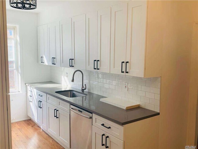 Foto del edificio - 68-41 Dartmouth St