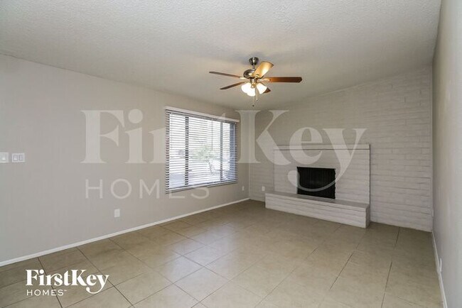 Building Photo - 339 W Santa Cruz Dr