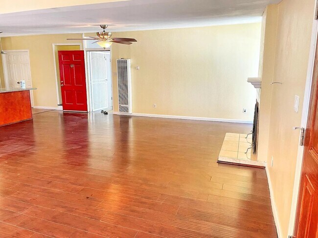 Building Photo - 664 Hamilton Ln