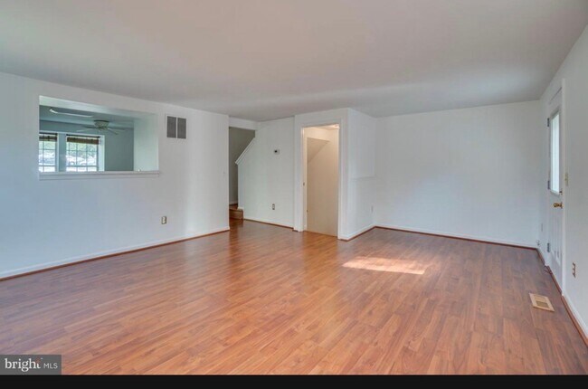 Foto del edificio - 16965 Monmouth Ct
