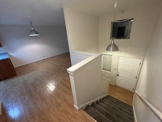 Building Photo - 41 400 S