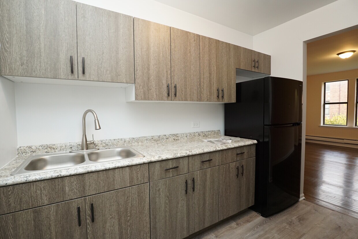 Primary Photo - Recently Renovated 2bed in the heart of Lo...